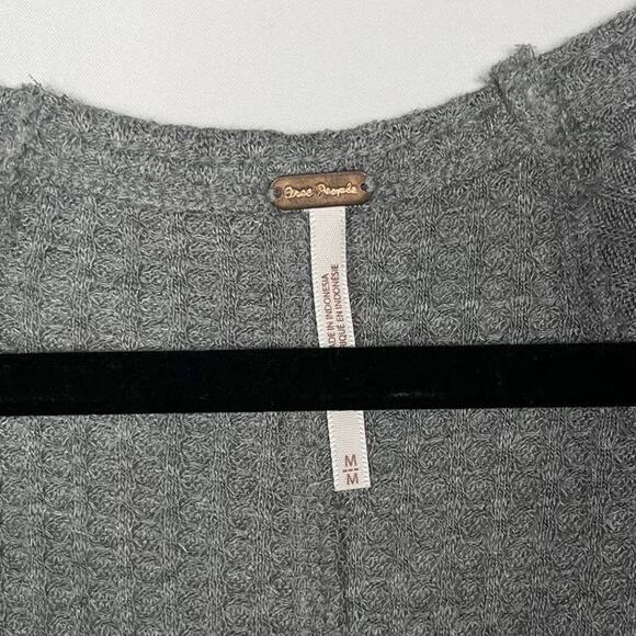 Free People Medium M Gray Ventura Thermal Tee Long Sleeve Waffle Knit Curved Hem - Picture 5 of 9